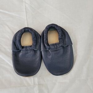 Infant navy blue soft sole soft leather moccasins with elastic opening